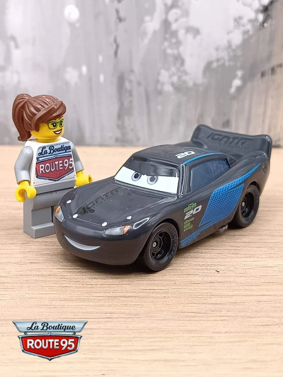 Voiture Cars Flash McQueen - Jouet neuf (CFS04)